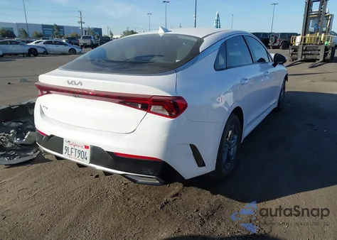 2022 Kia K5 Lxs z USA, uszkodzony, nr VIN 5XXG14J28NG091303